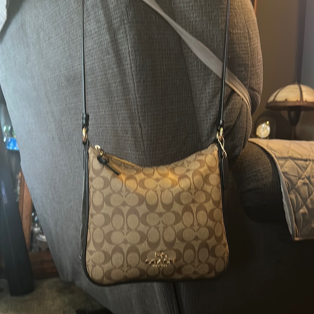 Coach Crossbody woman’s bad